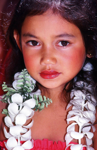 Young Hawaiian dancer