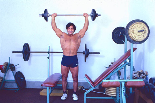 Franco Columbu lifiting weights