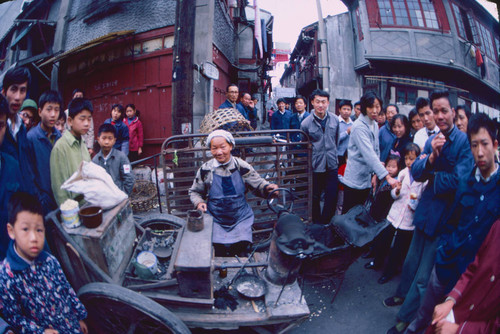 Puffed potatoes vendor