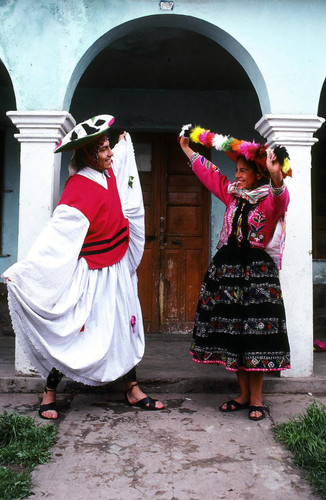 Carnaval Quzqueño dancers