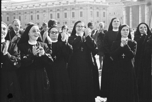 Nuns see the Pope in St. Peter's Square