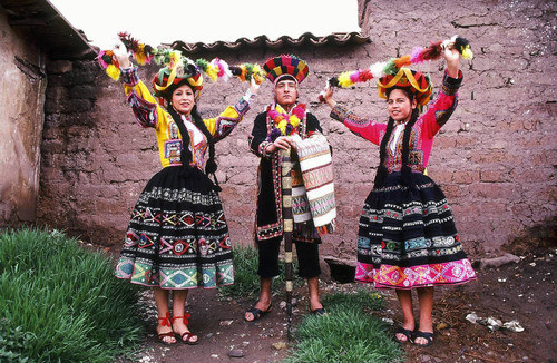 Qanchis dancers