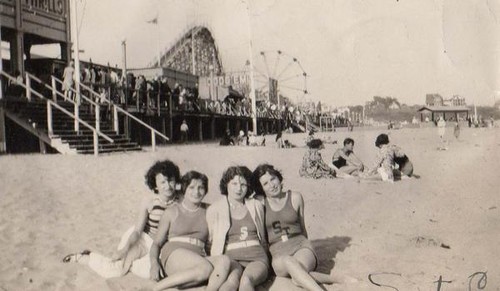 Four girls on Santa Cruz Beach