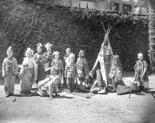 Children in Native American dress