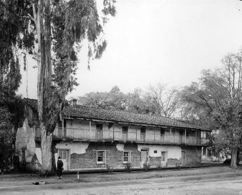 Terraced apartment building