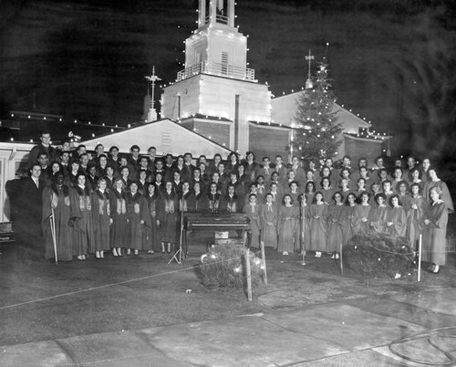 Christmas carolers at Lima Mortuary