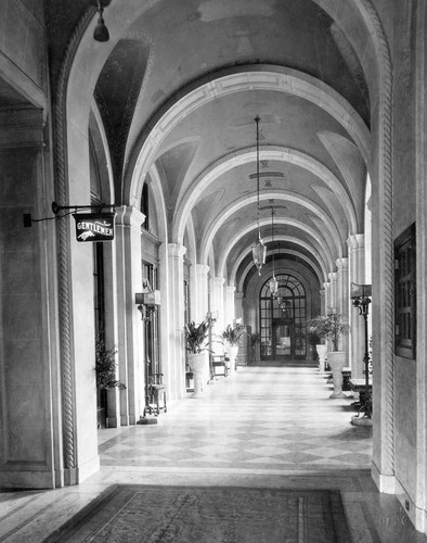 Hotel Sainte Claire lobby