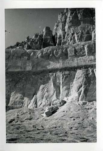 Site of the discovery at Jabal al-Ṭārif cliff