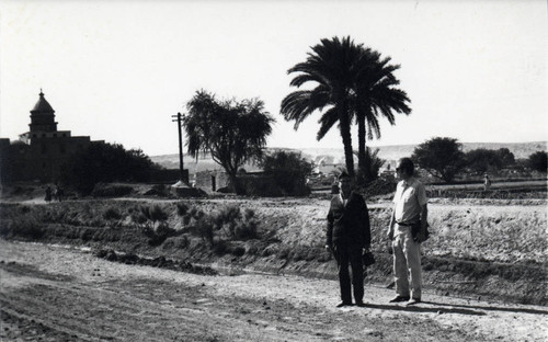 Postcard of James Robinson and Abrām Bibāwī