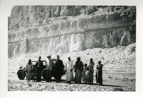 Jean Doresse with the expedition at Jabal al-Ṭārif