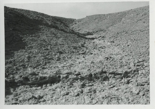 Wādi Sheikh 'Alī at Jabal al-Ṭārif cliff