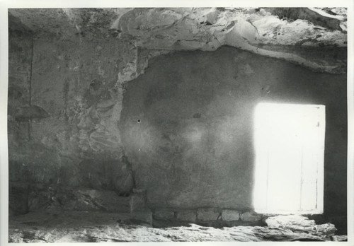 Inside view of one of the caves at Jabal al-Ṭārif