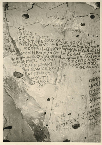 Inscriptions in cave T 8 at Jabal al-Ṭārif cliff