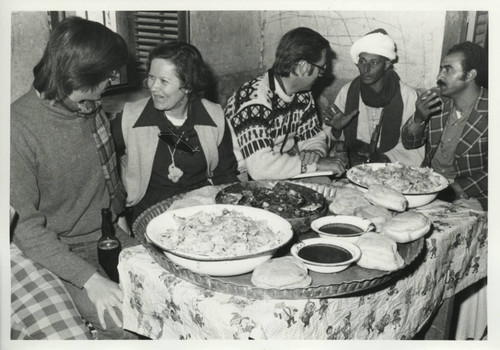 Mealtime for Naj' Ḥammādī expedition team