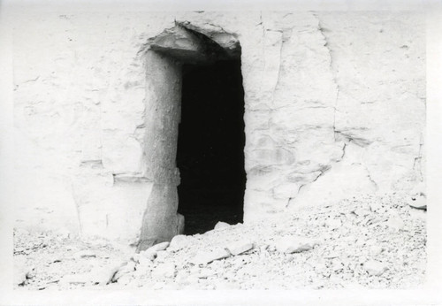 Cave T 8 at Jabal al-Ṭārif cliff