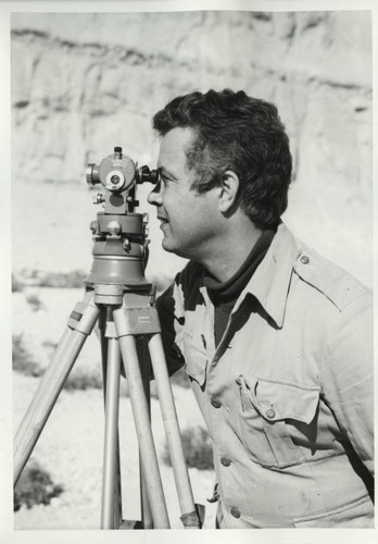 Nordström, Hans-Åke surveying Jabal al-Ṭārif