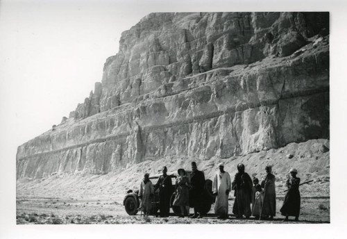 Marianne Doresse with the expedition at Jabal al-Ṭārif