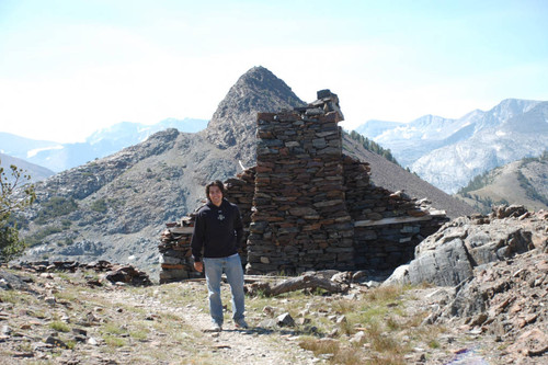 View of the cabin and the route back, taken closer to the cabin