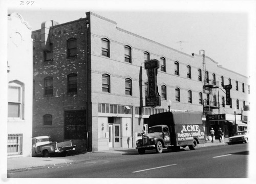 Fourth Street, 906-914