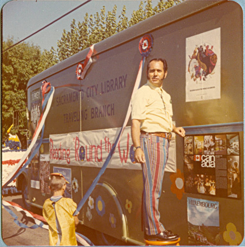 Glen Fugitt decorates bookmobile