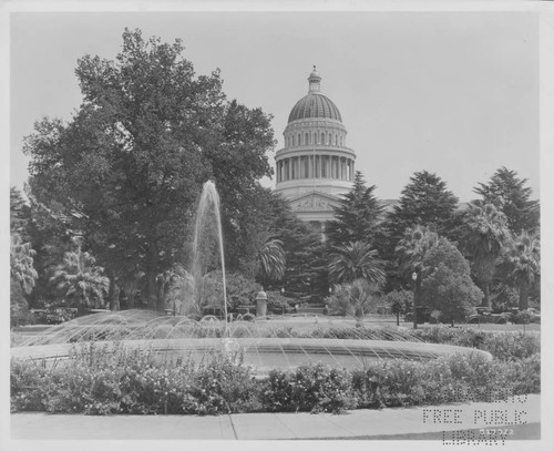 California State Capitol and Extension Building Fountain