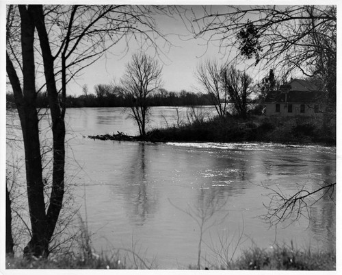 Flooding along the Sacramento River