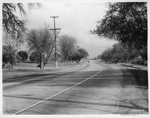 Auburn Highway through Del Paso Park