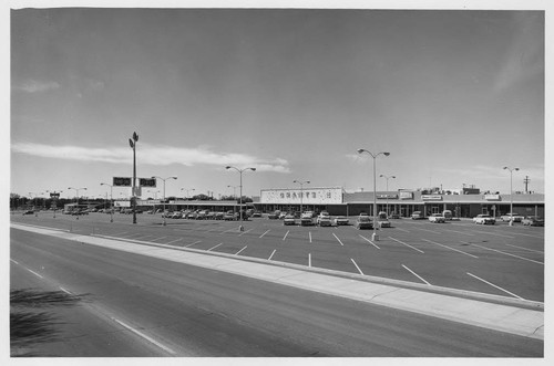 Grand Oaks Shopping Center Businesses