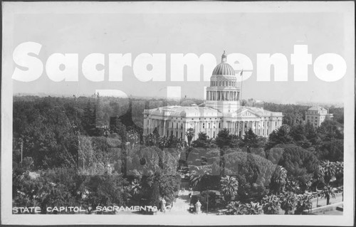 State Capitol, Sacramento, Cal. - b & w