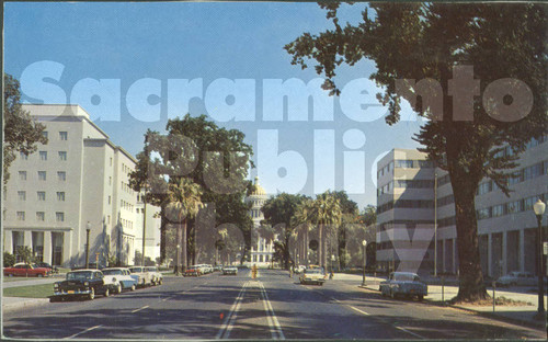 Looking Toward the Capitol from 8th Street, Sacramento, Cal