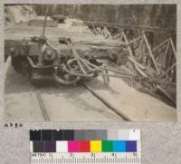 Attachment of car to cable at incline - Madera Sugar Pine Lumber Company. 1923