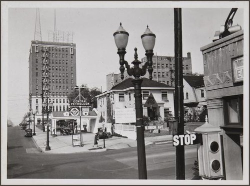 Looking west on 8th Street from Union