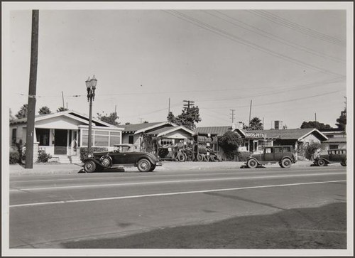 Business bungalows on north side of Florence Avenue between Hooper and Compton Avenues