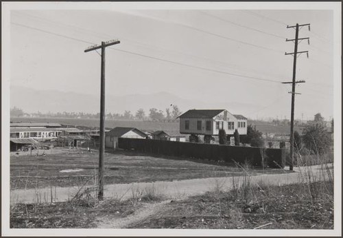 Housemoving on Newby Avenue, south of San Gabriel