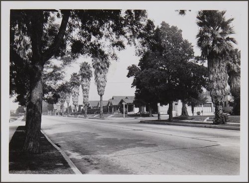3rd Avenue, looking northeast from south of 39th Street