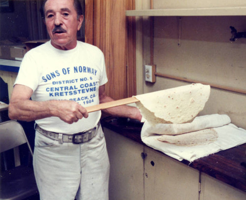 Manny Kiesser making lefse at the Sons of Norway Lodge, 1985