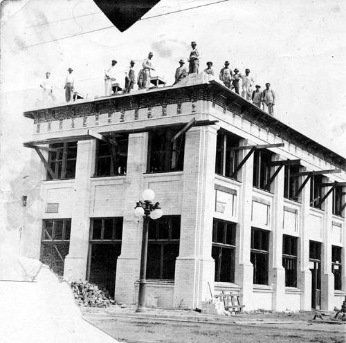 Arcade Block under construction, Canoga Park, 1912