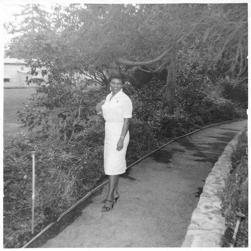 Veterans' Hospital in Sylmar garden, 1959