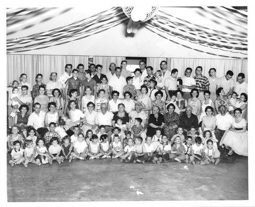 Modugno and Fusano family reunion, 1949