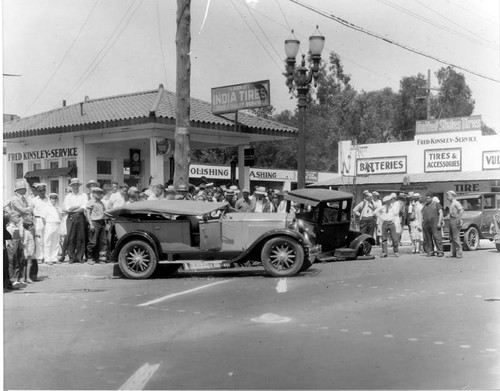 Vehicle accident in Glendale, 1925