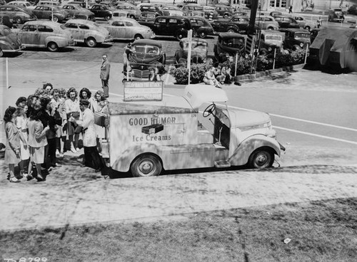 Ice cream vending truck, Lockheed Air Terminal, Burbank, 1941-1945