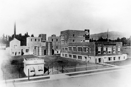 Andrew Jergens Company factory, 1920