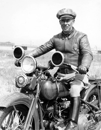 Glendale Police Officer I.A. Robinson, Glendale, circa 1940-1945