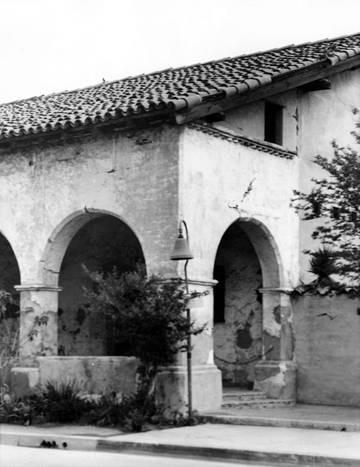 El Camino Real bell at the San Fernando Rey de Espana Mission