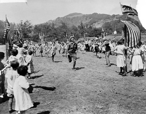 Foot race, Fred Solomon's ranch, Topanga, circa 1922-1929