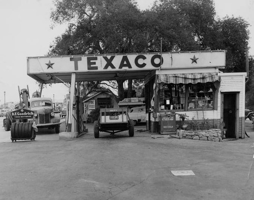 Texaco station, Tujunga, circa 1940-1949