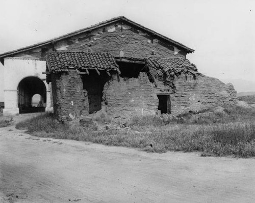 San Fernando Mission convento, exterior view, circa 1900