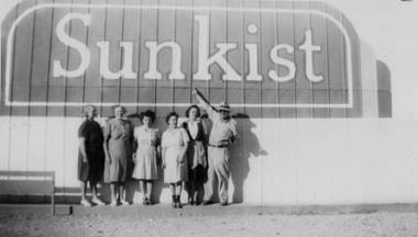 Canoga Citrus Association employees, circa 1935-1945