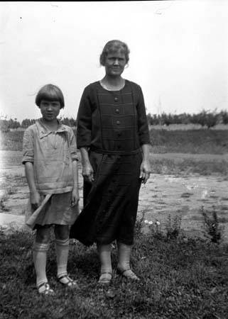 Laura and Pauline Halverson, 1927