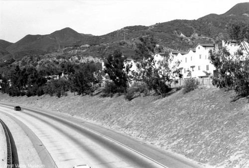 Homes along the 210 freeway in the San Fernando/Sylmar area, 1993